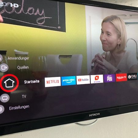 Modernes Zimmer mit Küchenzeile und Bad Denkte Exterior foto