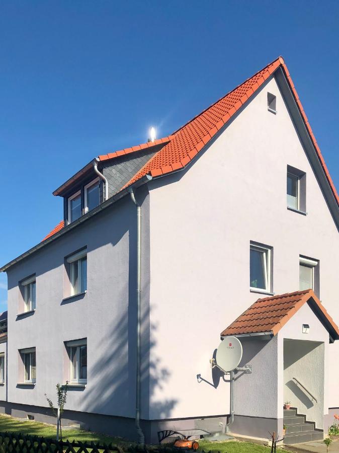Modernes Zimmer mit Küchenzeile und Bad Denkte Exterior foto